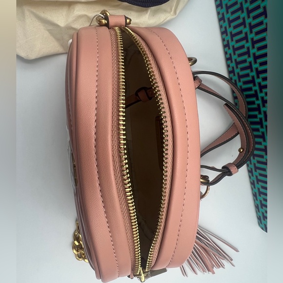 TORY BURCH KIRA Chevron SM Camera Bag Pink Moon Dust Bag & Shopping Bag Inc. NWT - Picture 8 of 14